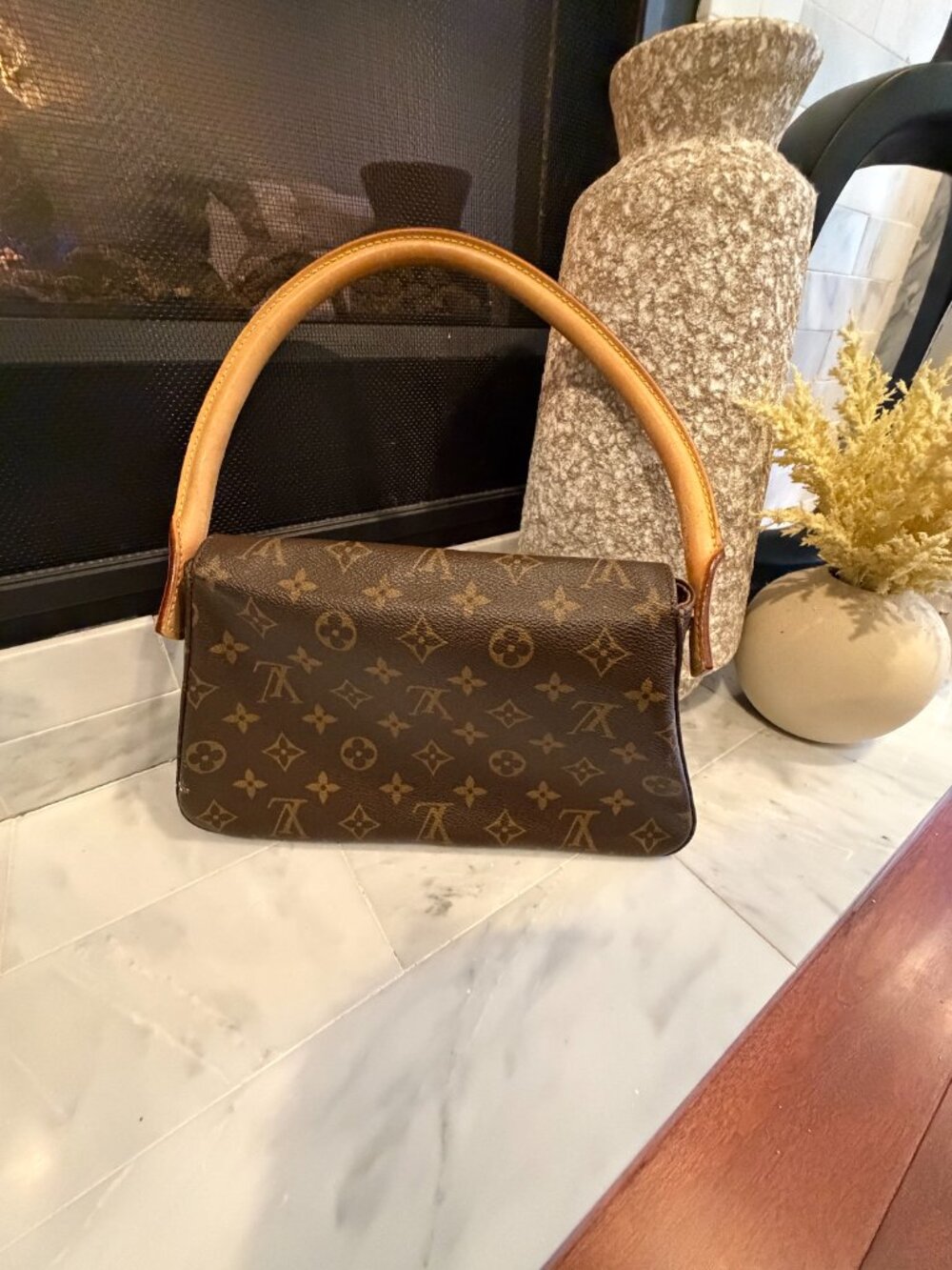 Louis Vuitton Looping MM Monogram Shoulder Bag | Vintage LV - Picture 8 of 9
